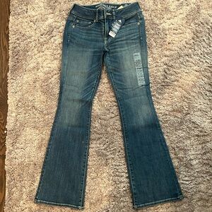 Brand new! tags still! American Eagle size 2 short kick boot midrise jean